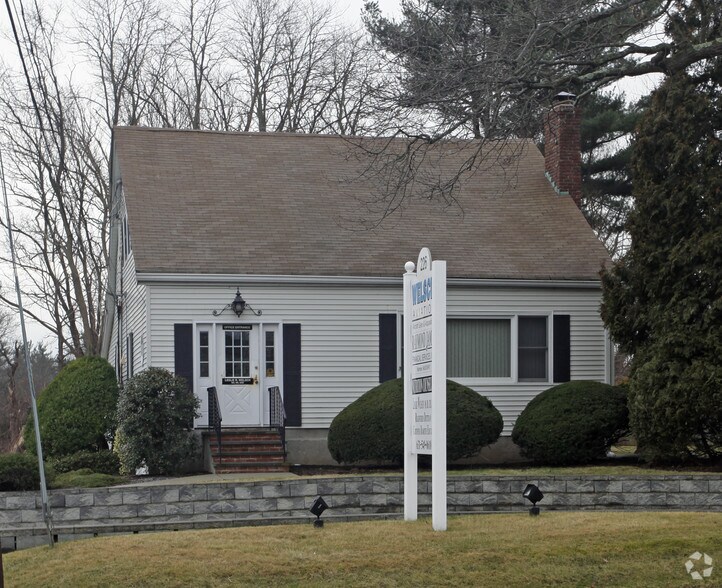 226 E Main St, Huntington, NY à louer - Photo du bâtiment - Image 2 de 30