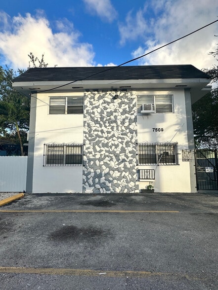 7509 NE 3rd Ave, Miami, FL for sale - Building Photo - Image 2 of 9