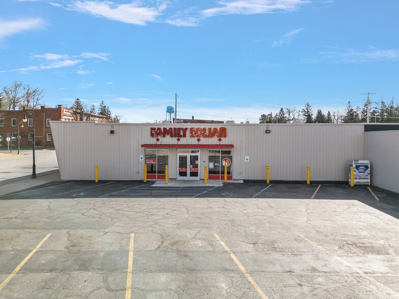 326 E Main St, Edmore, MI for sale - Building Photo - Image 1 of 8