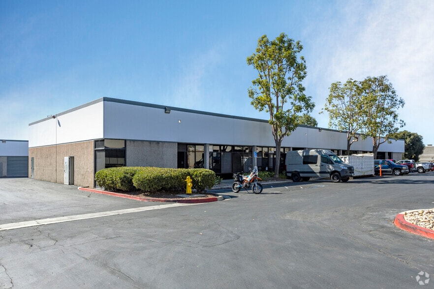 7975 Dunbrook Rd, San Diego, CA for lease - Building Photo - Image 1 of 3