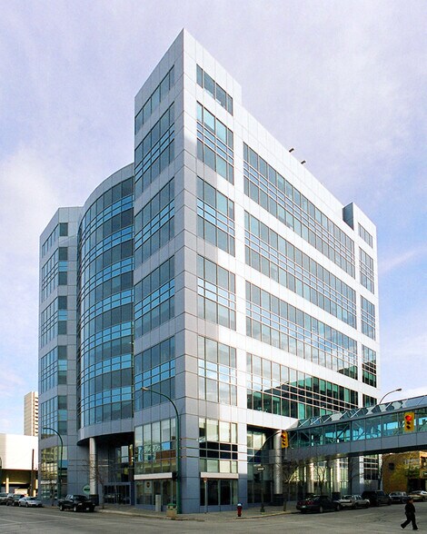 400 St Mary Ave, Winnipeg, MB à louer - Photo du bâtiment - Image 3 de 3