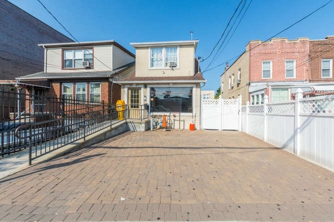 3717 E Tremont Ave, Bronx, NY for lease Primary Photo- Image 1 of 5