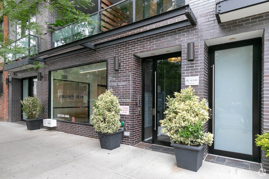 1059 Manhattan Ave, Brooklyn, NY à louer - Photo du bâtiment - Image 2 de 6