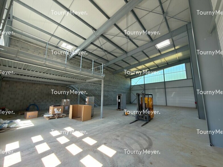 Flex in Betton for lease - Interior Photo - Image 2 of 3