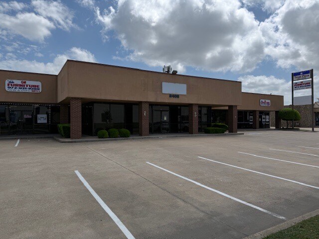 Plus de détails pour 2406 S Jupiter Rd, Garland, TX - Local d'activités à louer