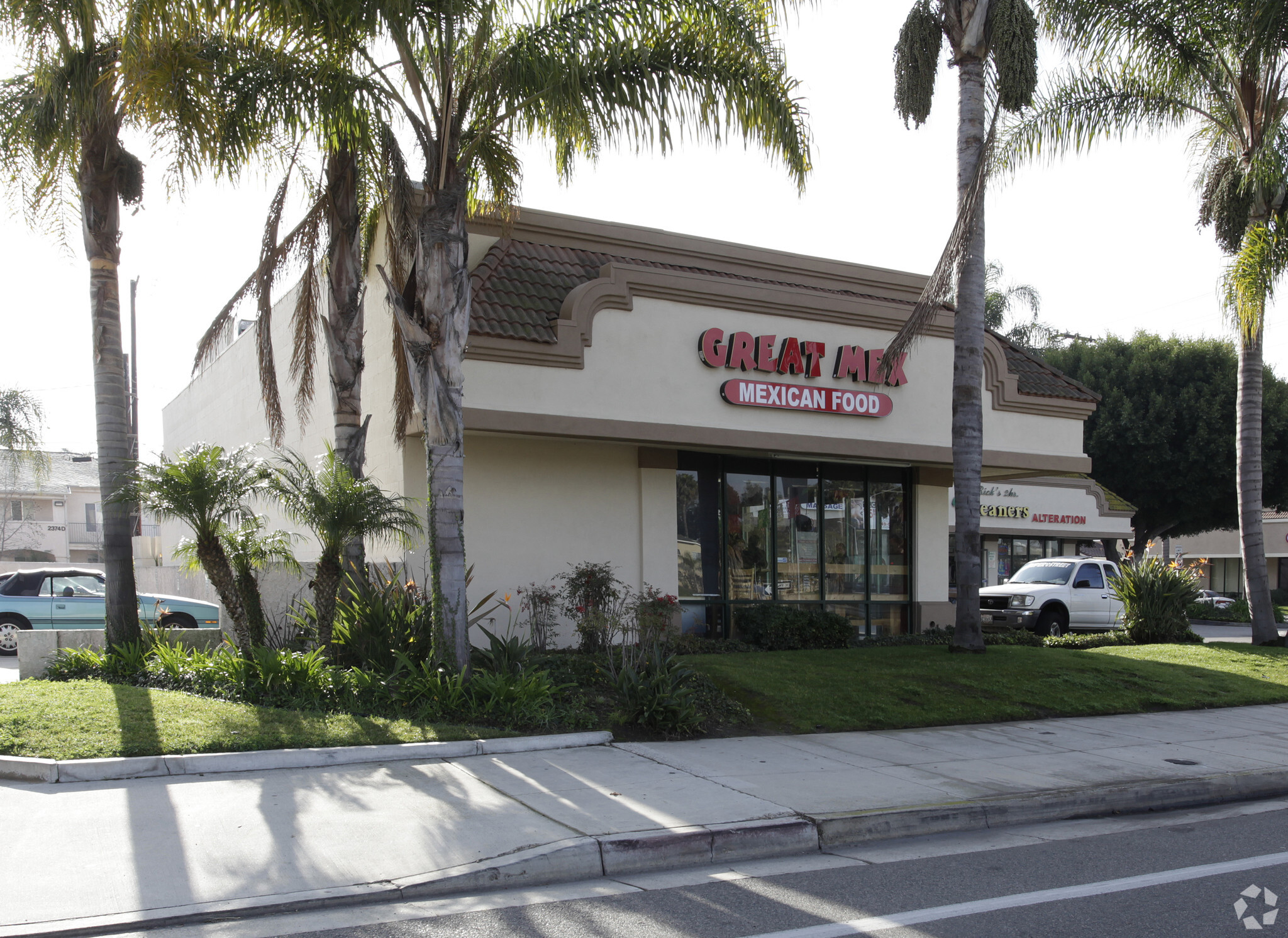 2360 Newport Blvd, Costa Mesa, CA for lease Building Photo- Image 1 of 4