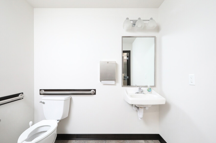 2714 Aspen Rd, Ames, IA for lease - Interior Photo - Image 3 of 15