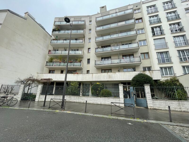 Multifamily in Paris for sale Building Photo- Image 1 of 6
