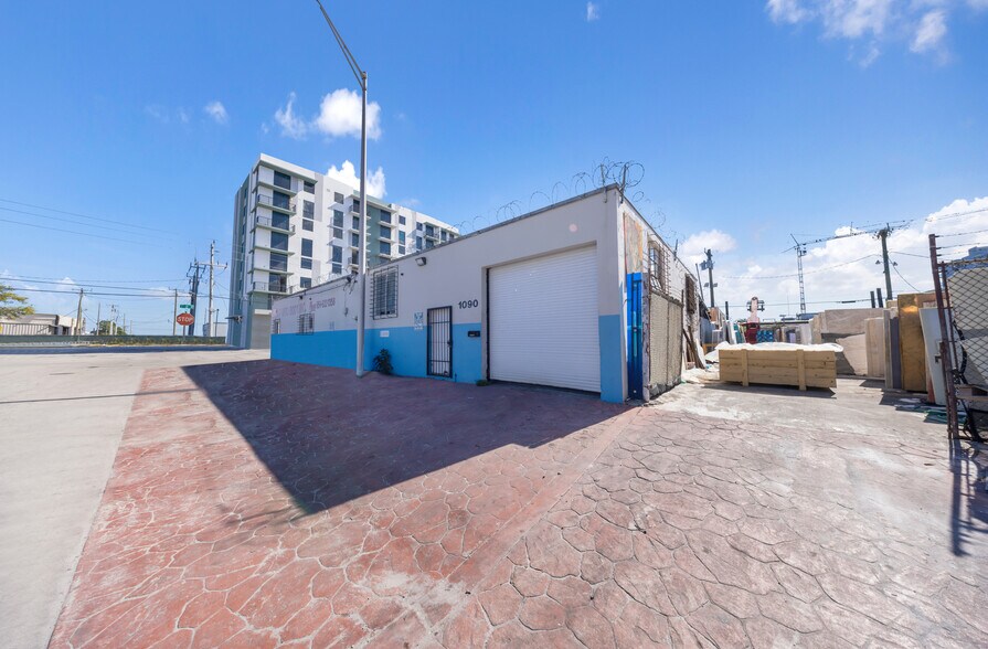2690 E 11th Ave, Hialeah, FL à louer - Photo du bâtiment - Image 2 de 11