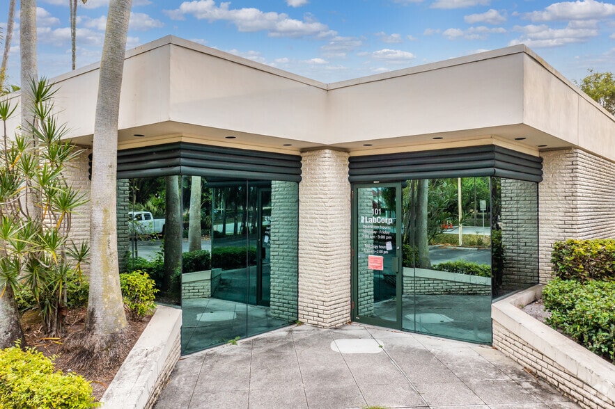 7061 Cypress Rd, Plantation, FL for lease - Building Photo - Image 2 of 16