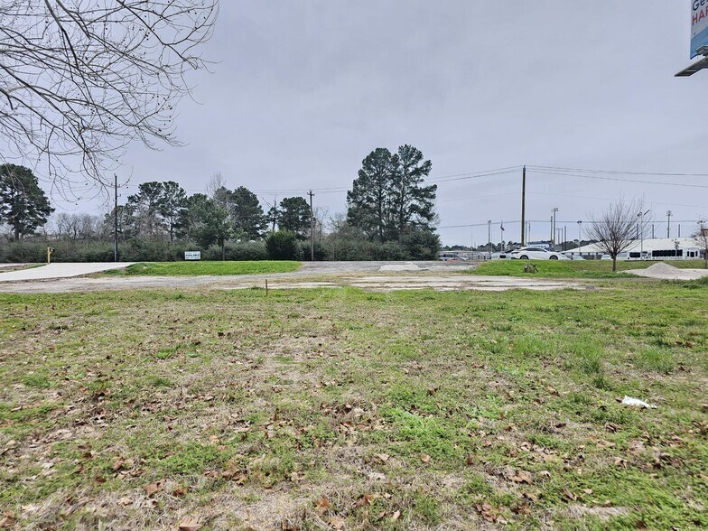 819 E Main St, Tomball, TX à louer - Photo du bâtiment - Image 2 de 7