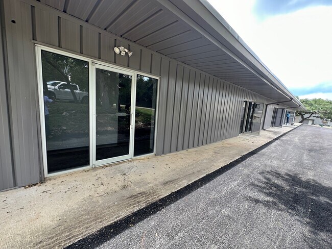 Plus de détails pour 691 La Buena Vista Dr, Wimberley, TX - Industriel à louer