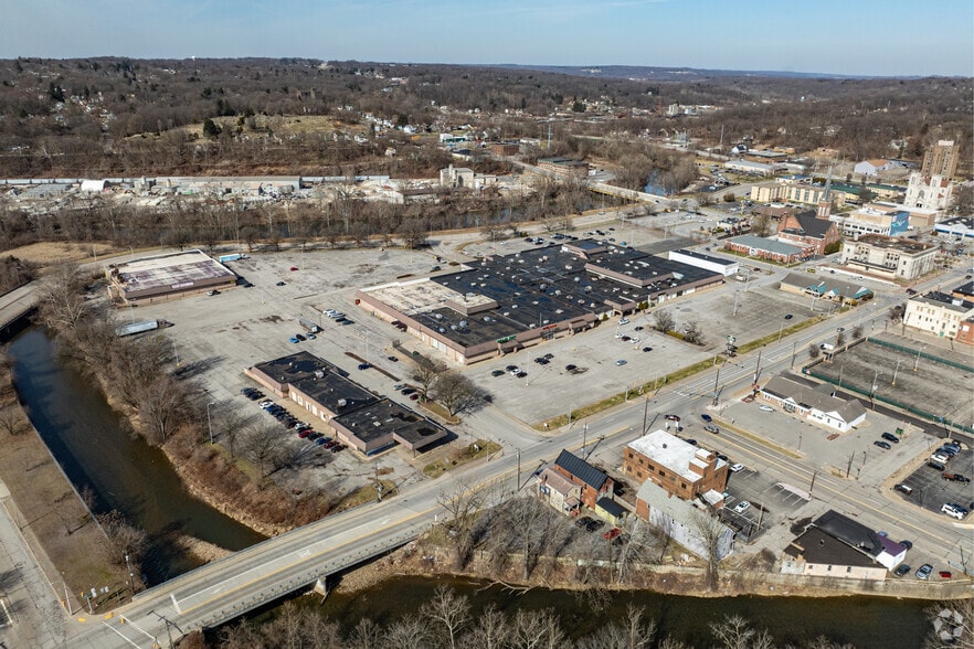 100 S Jefferson St, New Castle, PA for lease - Primary Photo - Image 2 of 7