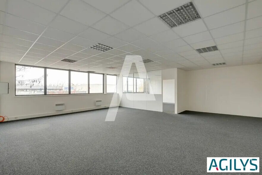 Industriel dans Lisses à louer - Photo intérieure - Image 3 de 8