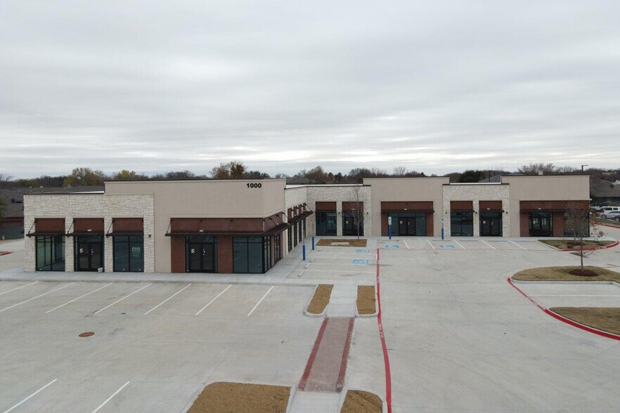 1000 W Eldorado Pky, Little Elm, TX à louer - Photo du bâtiment - Image 2 de 4