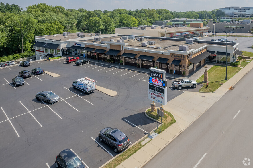 8160-8180 Montgomery Rd, Cincinnati, OH à louer - Aérien - Image 1 de 4