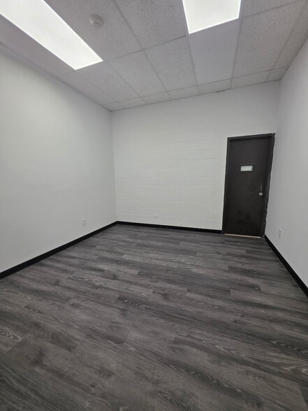 401-425 E Hunting Park Ave, Philadelphia, PA for lease - Building Photo - Image 2 of 5