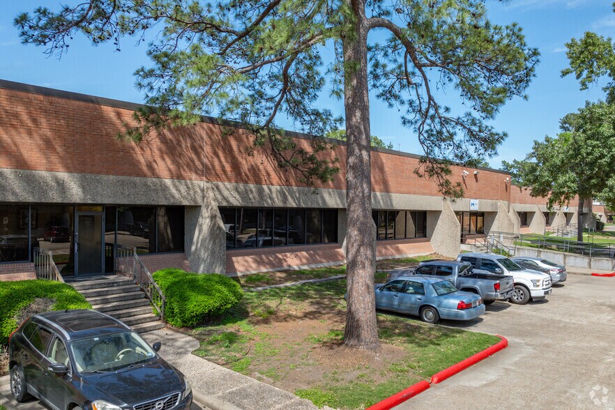 7021 Portwest Dr, Houston, TX à vendre - Photo du bâtiment - Image 3 de 6