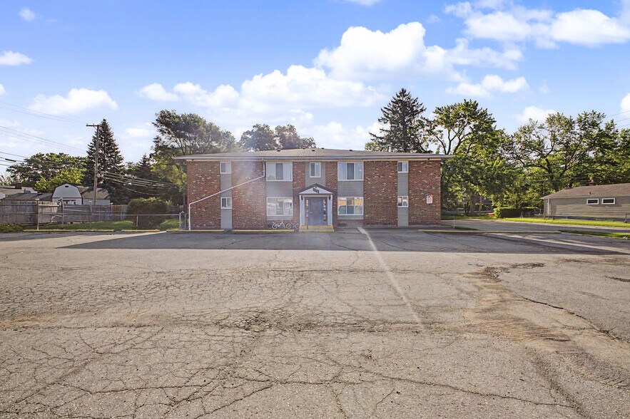 1870 Saint Johns Blvd, Lincoln Park, MI à vendre - Photo principale - Image 1 de 26