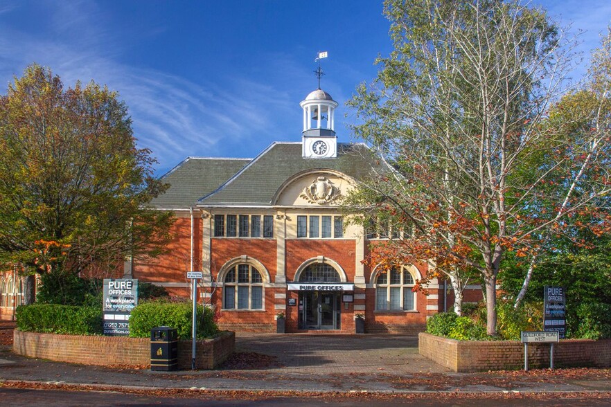 Alexandra Rd, Farnborough à louer - Photo du bâtiment - Image 1 de 3