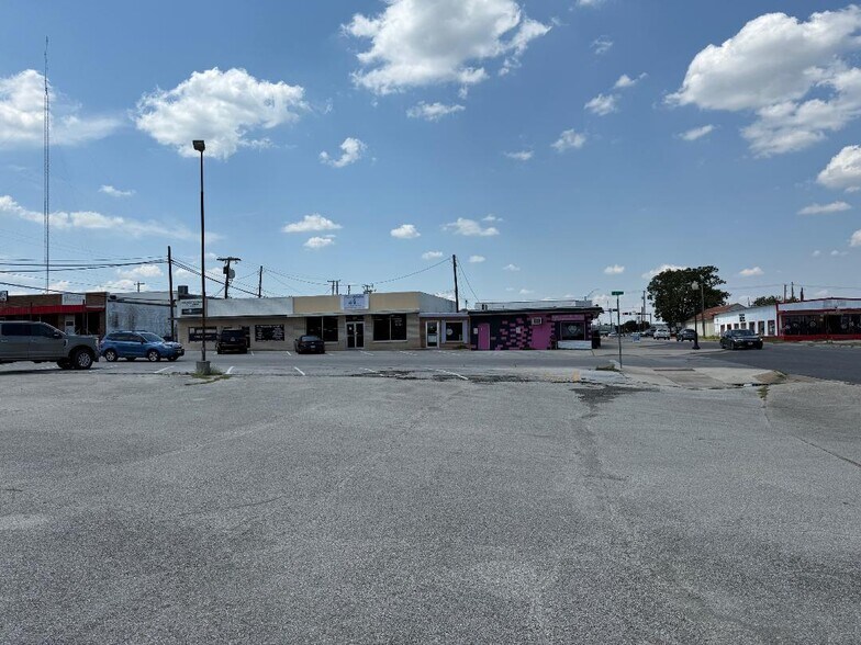 201 S 2nd St, Copperas Cove, TX à vendre - Photo du bâtiment - Image 3 de 4