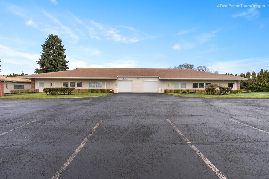 2221 Yew St, Forest Grove, OR à vendre - Photo du bâtiment - Image 2 de 13