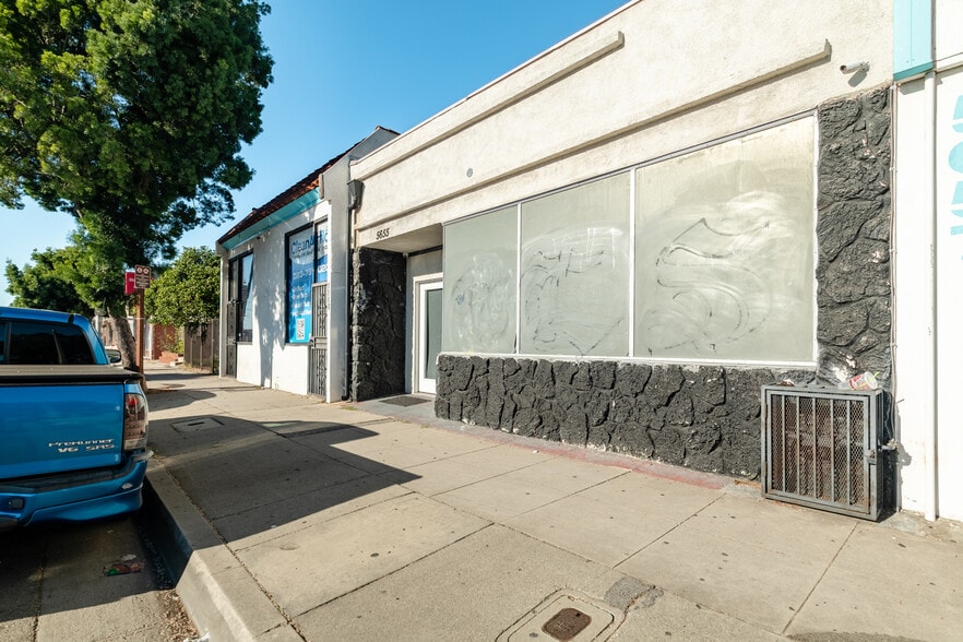 5655 E Beverly Blvd, Los Angeles, CA à louer - Photo du bâtiment - Image 3 de 34
