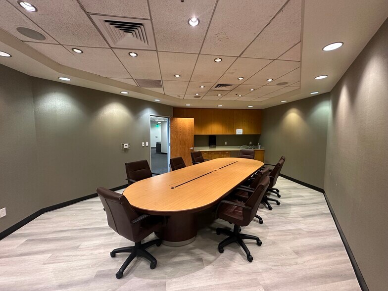 7925 Crossway Dr, Pico Rivera, CA à louer - Photo du bâtiment - Image 2 de 14