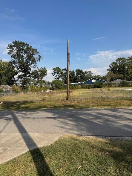 4605 Brookwoods Dr, Houston, TX à vendre - Photo du bâtiment - Image 3 de 7