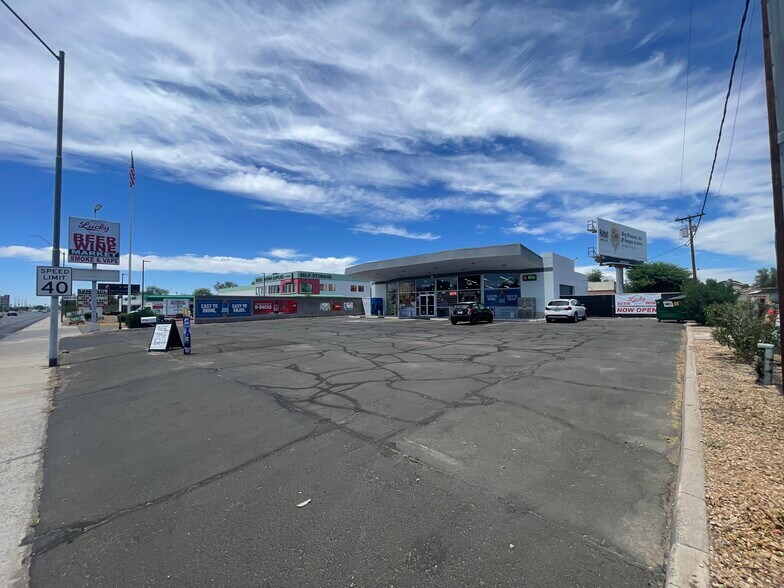 4126 E Bell Rd, Phoenix, AZ à louer - Photo du bâtiment - Image 2 de 14