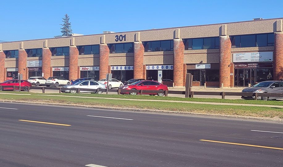 301 Weston St, Winnipeg, MB à louer - Photo du bâtiment - Image 2 de 8