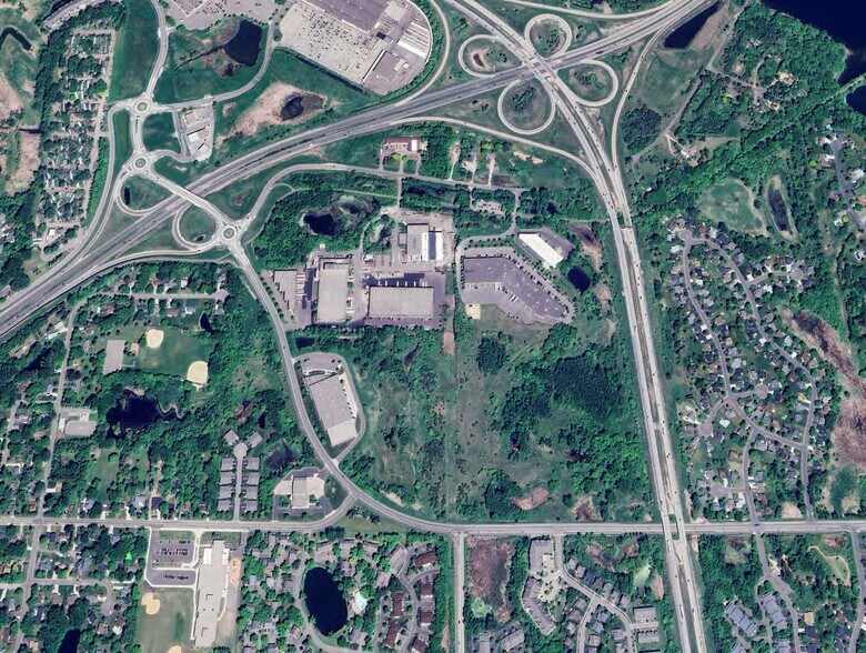 7264 50th St N, Oakdale, MN à vendre - Photo du bâtiment - Image 2 de 4