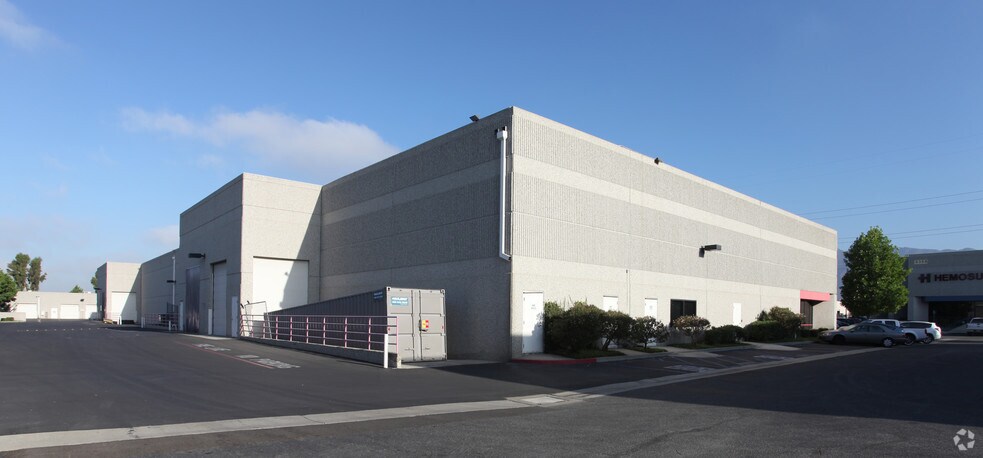 5314 Irwindale Ave, Irwindale, CA à louer - Photo du bâtiment - Image 2 de 4