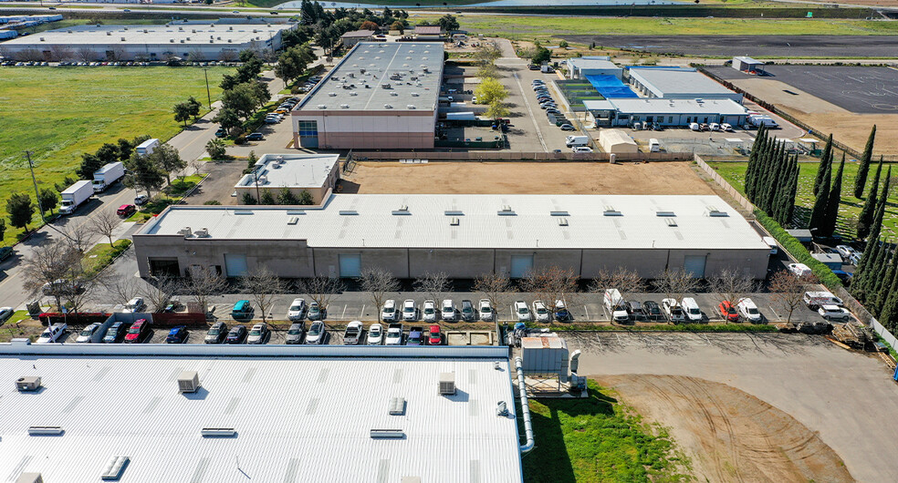 96 S West Ave, Fresno, CA for lease - Building Photo - Image 3 of 8