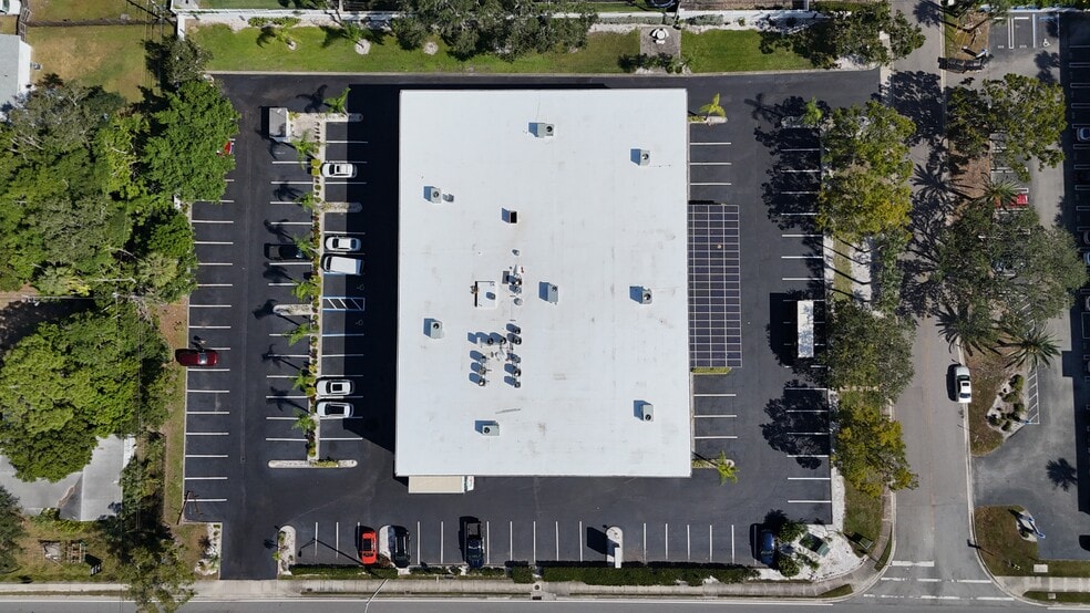 7901 4th St N, Saint Petersburg, FL for lease - Building Photo - Image 2 of 4