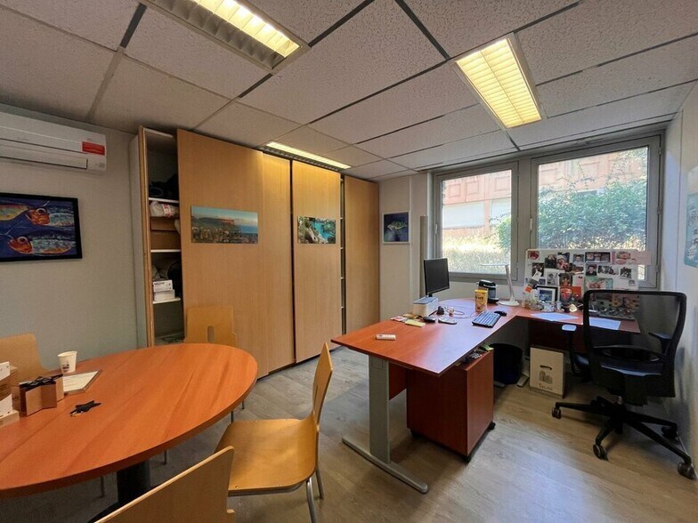 Office in Vitrolles for lease - Interior Photo - Image 3 of 13