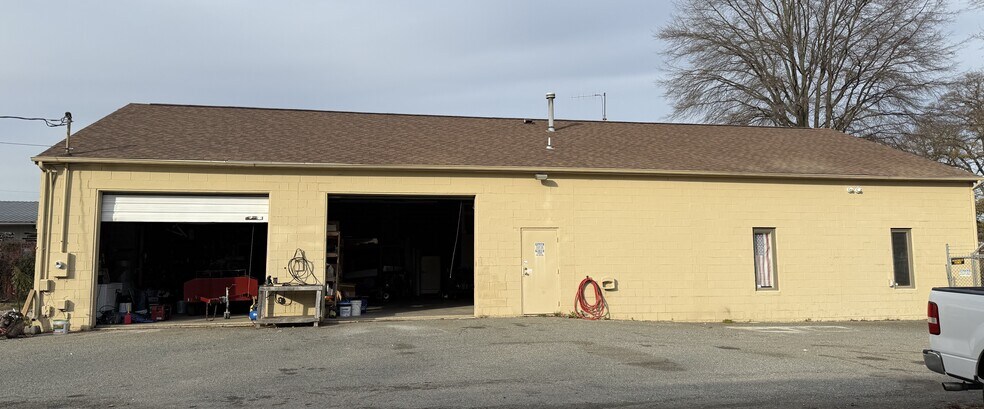 607 Copeland Dr, Hampton, VA à louer - Photo du bâtiment - Image 2 de 6