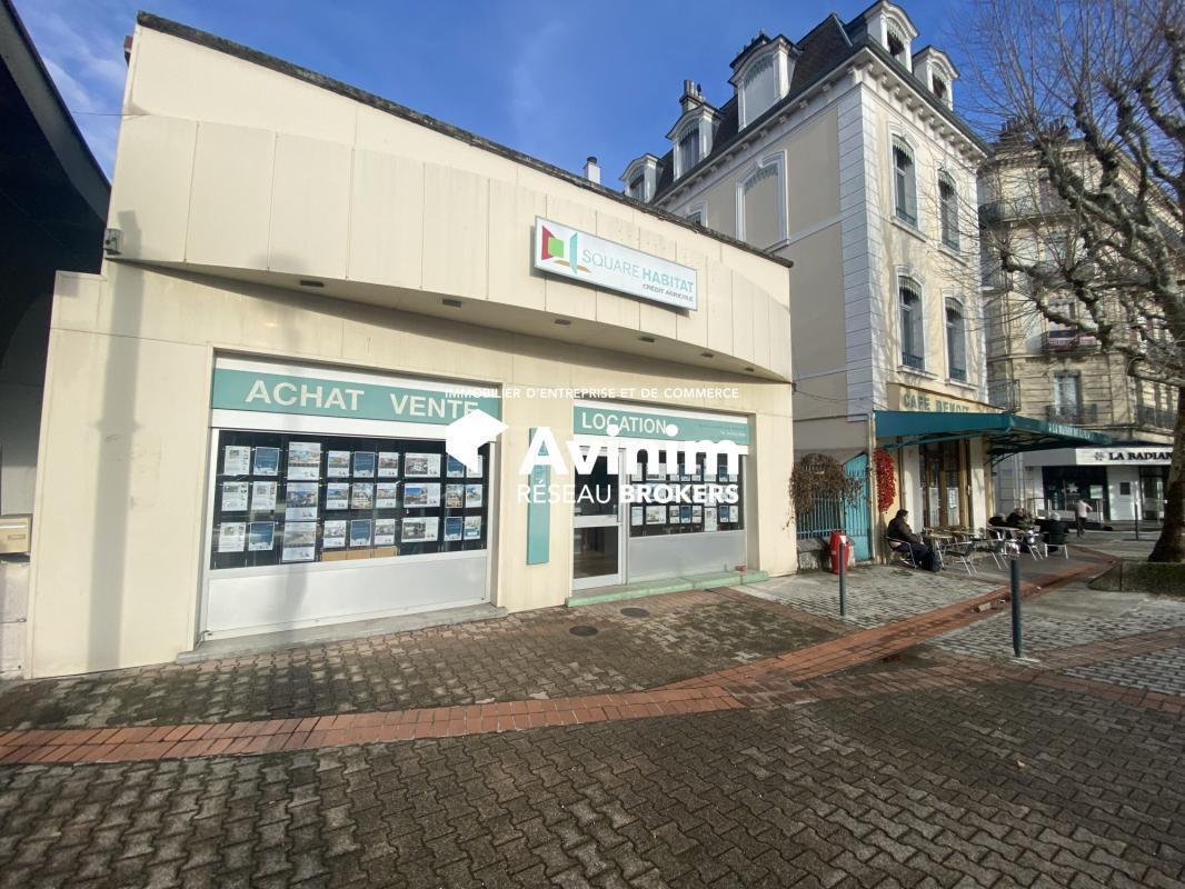 Retail in Voiron for lease Building Photo- Image 1 of 13