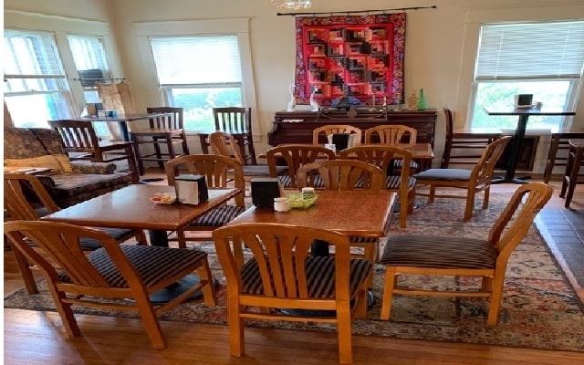 32 Toccoa Ave, McCaysville, GA for sale - Interior Photo - Image 3 of 9