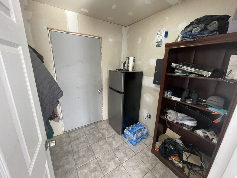 16504 Woodward Ave, Highland Park, MI à vendre - Photo intérieure - Image 3 de 8