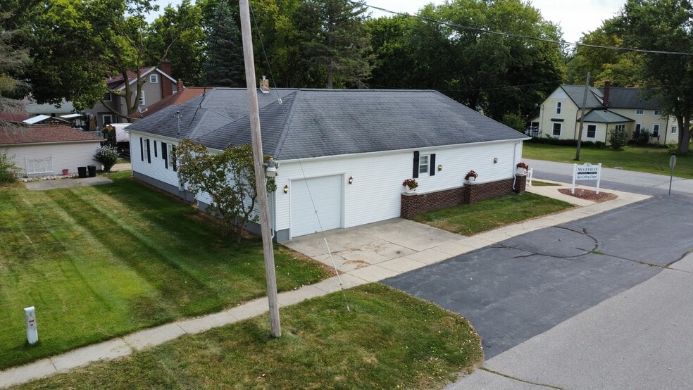 9405 Butternut St, New Lothrop, MI à vendre - Photo du bâtiment - Image 3 de 10