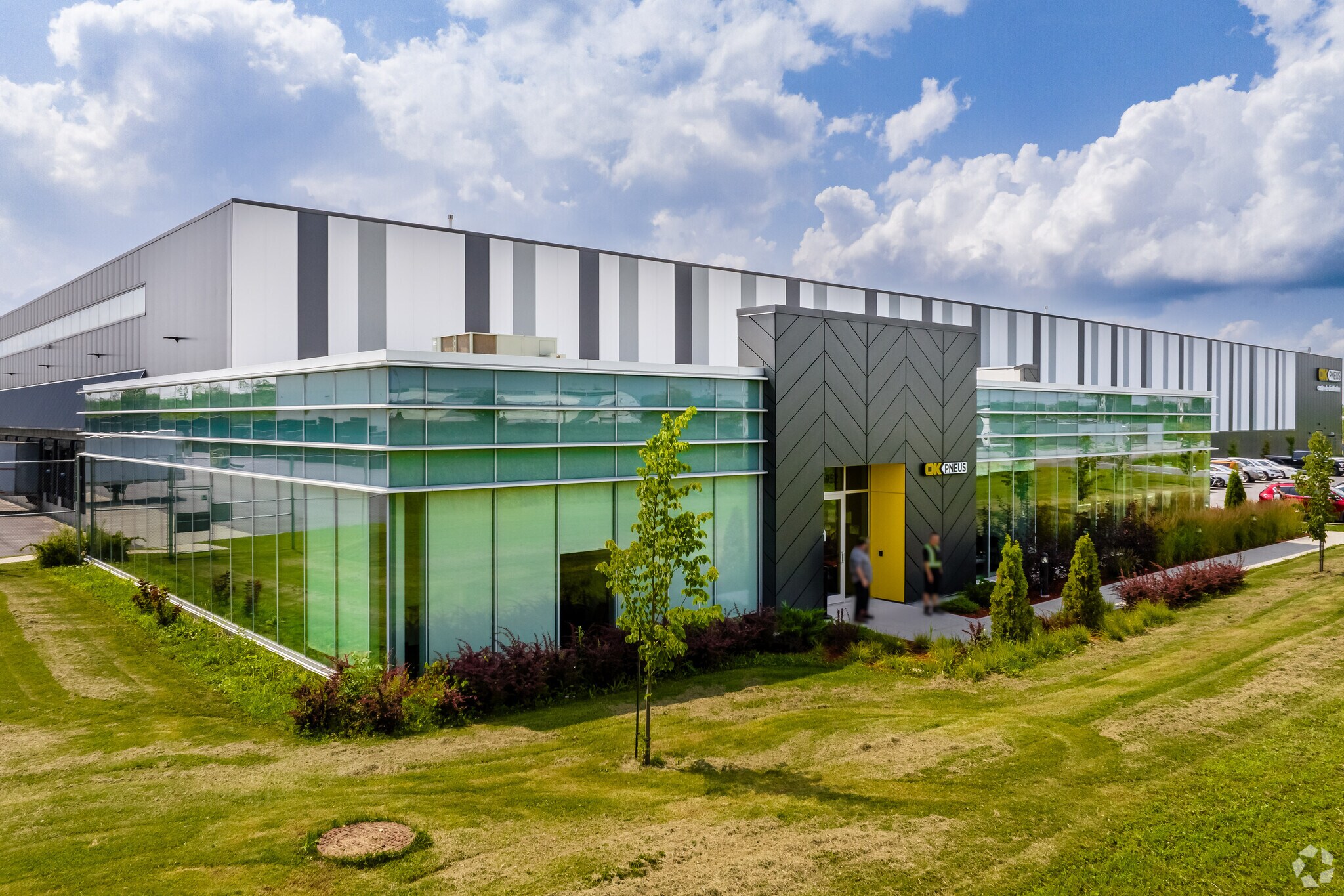 1952 Crois Joseph-Armand-Bombardier, Salaberry-de-valleyfield, QC for sale Primary Photo- Image 1 of 1