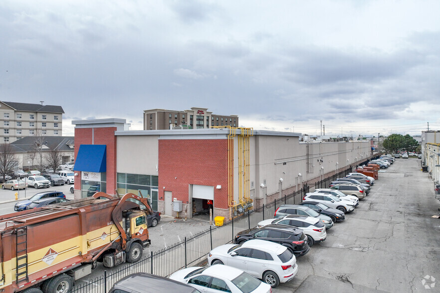 8241 Woodbine Ave, Markham, ON for sale - Building Photo - Image 3 of 3