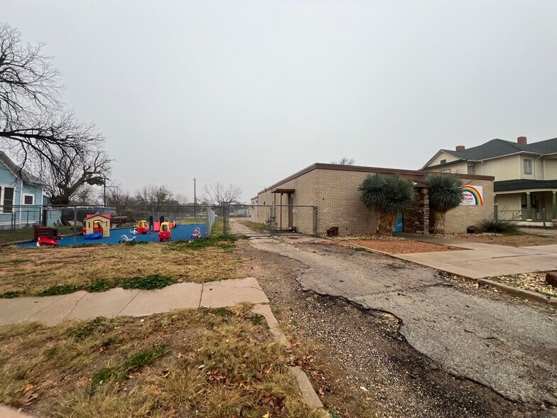 113 E Twohig Ave, San Angelo, TX à vendre - Photo du bâtiment - Image 2 de 8