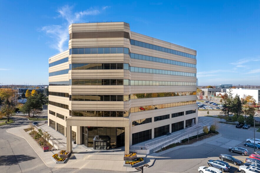 6733 Mississauga Rd, Mississauga, ON à louer - Photo du bâtiment - Image 3 de 4