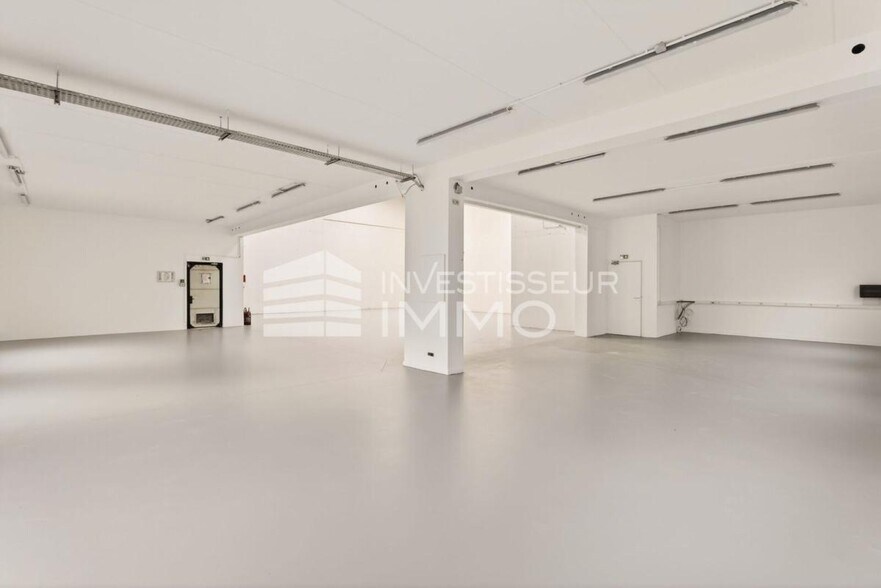 Flex in Champs Sur Marne for lease - Interior Photo - Image 2 of 12