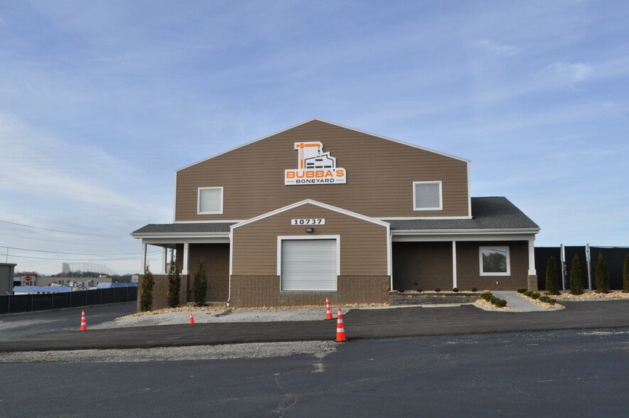 10737 Dutchtown Rd, Knoxville, TN à louer - Photo du bâtiment - Image 1 de 9