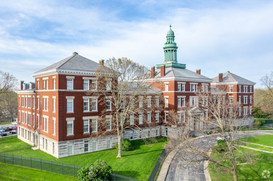 1111 W 39th St, Kansas City, MO for lease - Building Photo - Image 2 of 11