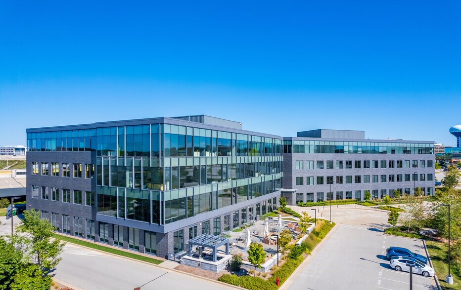 10100 W Innovation Dr, Wauwatosa, WI à louer - Photo du bâtiment - Image 3 de 19