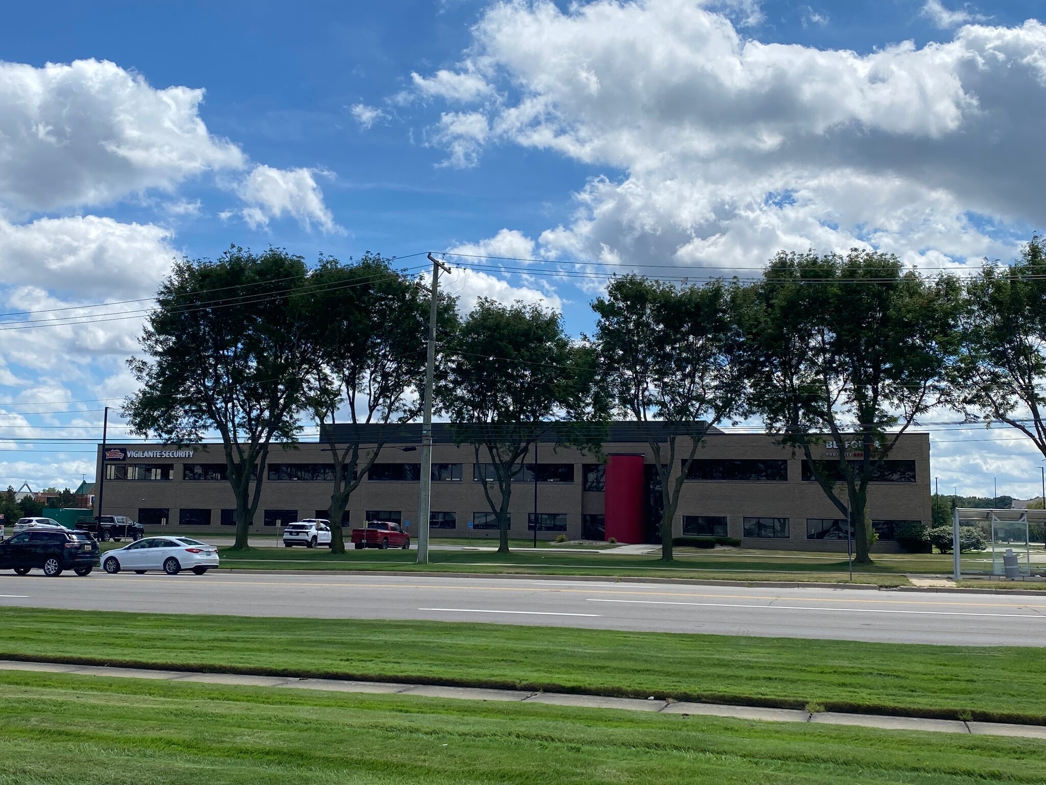 1849 W Maple Rd, Troy, MI for lease Building Photo- Image 1 of 12